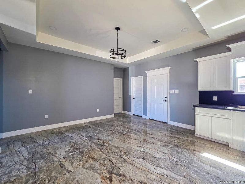 Spacious, unfurnished interior of a new home in , Eagle Pass (Image 21).