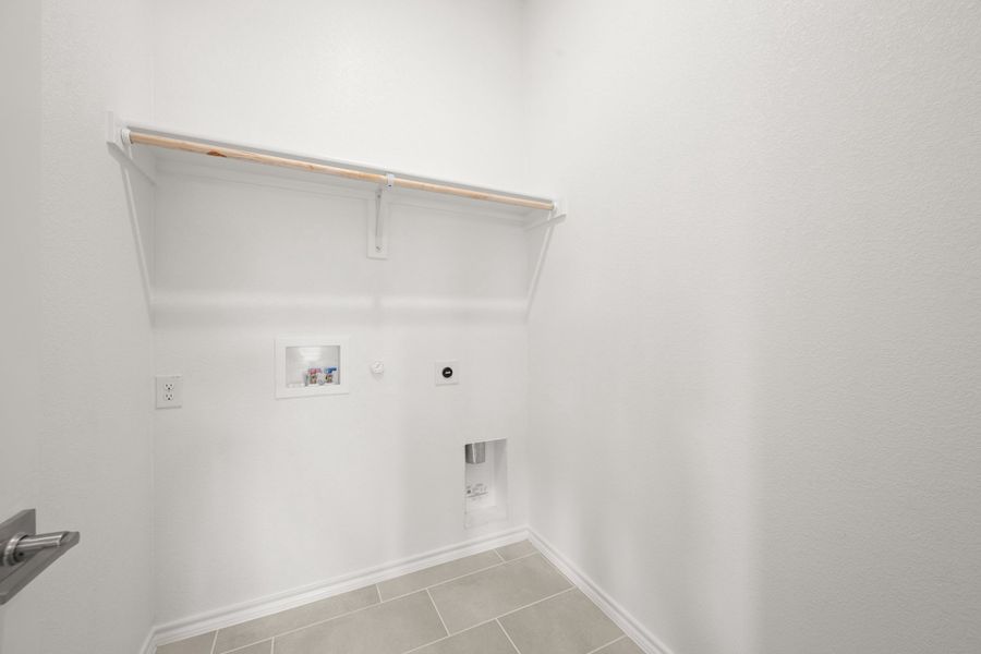 Spacious, unfurnished interior of a new home in El Dorado, Granbury (Image 25).