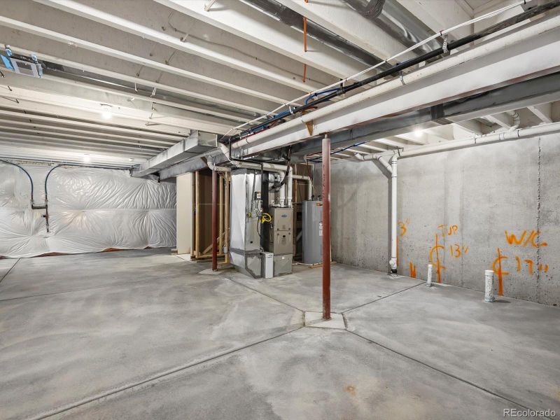 Spacious, unfurnished interior of a new home in Horizon Uptown: The Mountain Collection, Aurora (Image 14). Spacious, unfurnished interior of a new home in Horizon Uptown: The Mountain Collection, Aurora (Image 14).