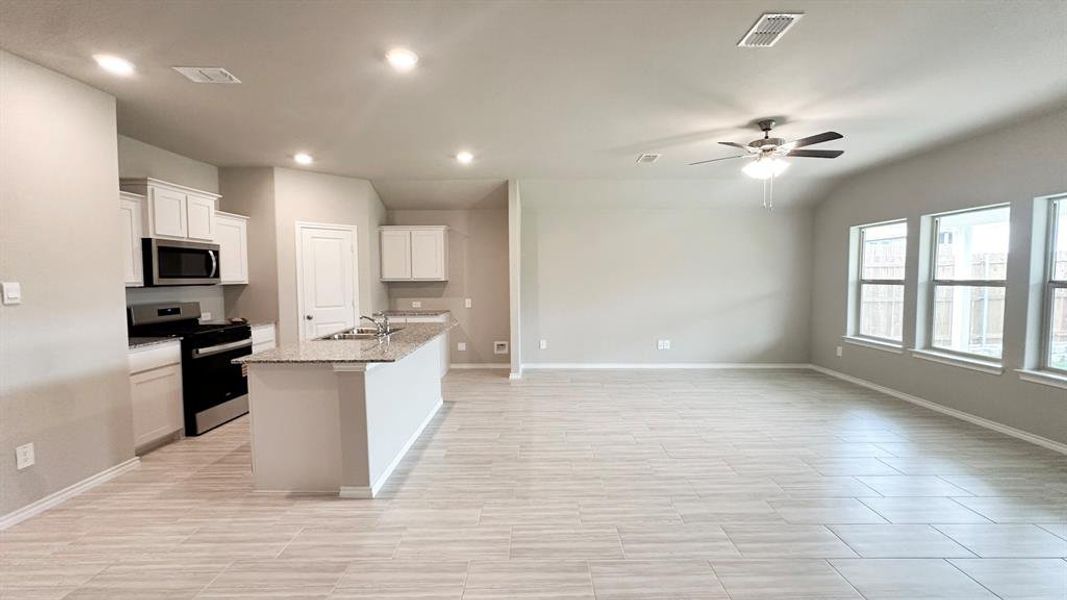 Image 18 of a home in Sunnycreek. Image 18 of a home in Sunnycreek.