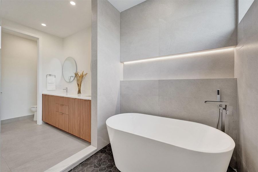 Furnished interior view inside a new home in , Fort Lauderdale (Image 54). Furnished interior view inside a new home in , Fort Lauderdale (Image 54).