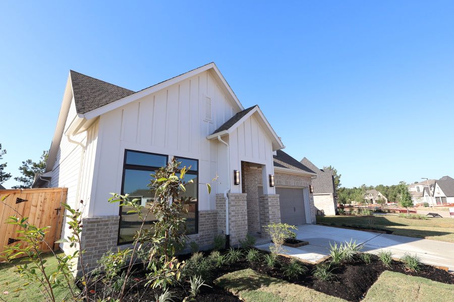 Front exterior of a new home in Kresston, Montgomery, TX, highlighting curb appeal (Image 2).