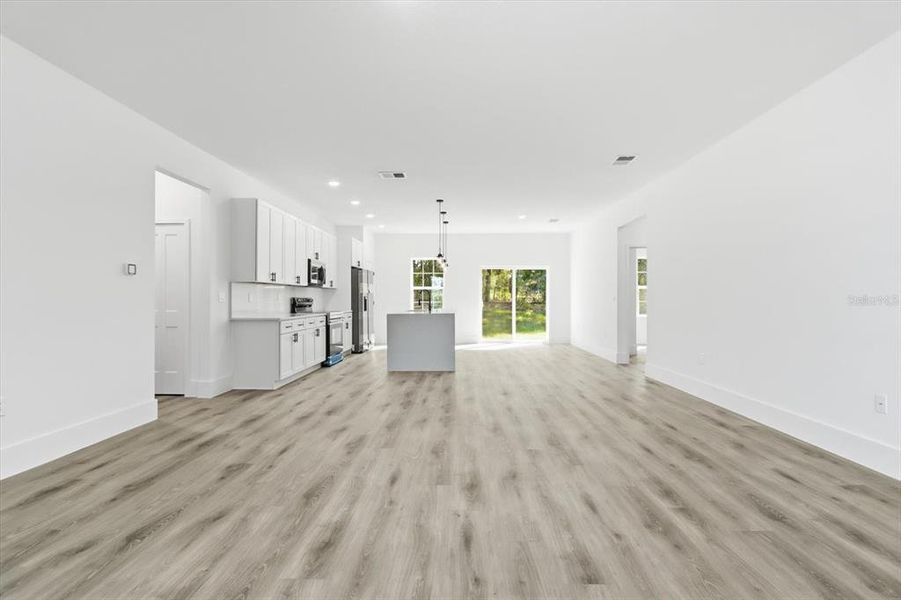 Spacious, unfurnished interior of a new home in , Citrus Springs (Image 34).