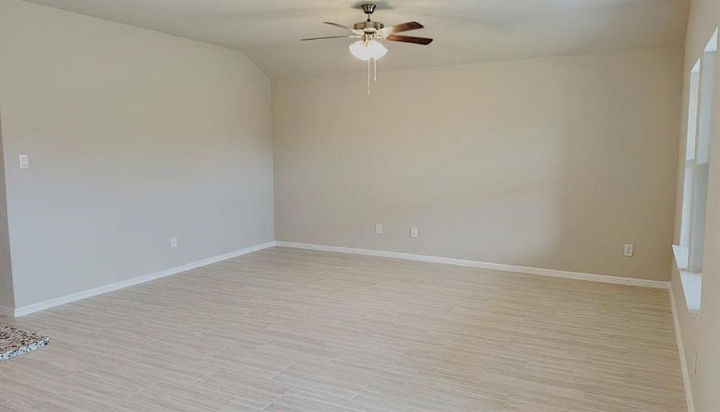 Spacious, unfurnished interior of a new home in Highlands at Chapel Creek, Fort Worth (Image 20).