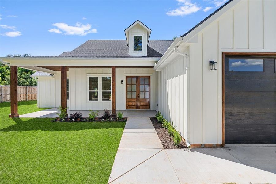 Front exterior of a new home in , Granbury, TX, highlighting curb appeal (Image 1). Front exterior of a new home in , Granbury, TX, highlighting curb appeal (Image 1).