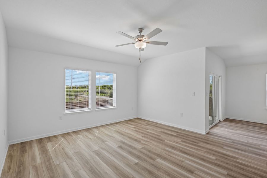 Spacious, unfurnished interior of a new home in Lisso, Pflugerville (Image 20).
