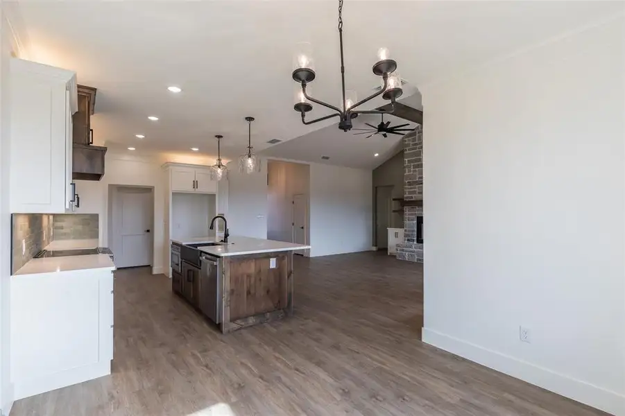 Furnished interior view inside a new home in , Ovalo (Image 9).