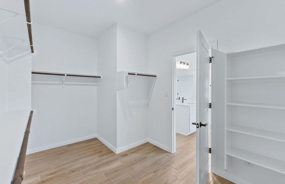 Spacious, unfurnished interior of a new home in Crescent Bluff, Georgetown (Image 16).