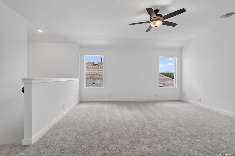 Spacious, unfurnished interior of a new home in Nopal Valley, San Antonio (Image 37).