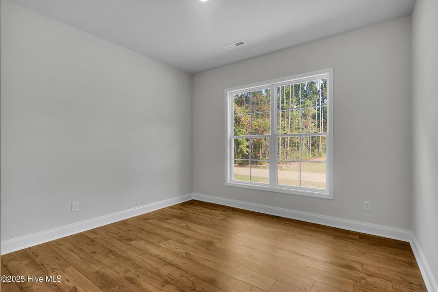Spacious, unfurnished interior of a new home in Fairfield Harbour, New Bern (Image 22).