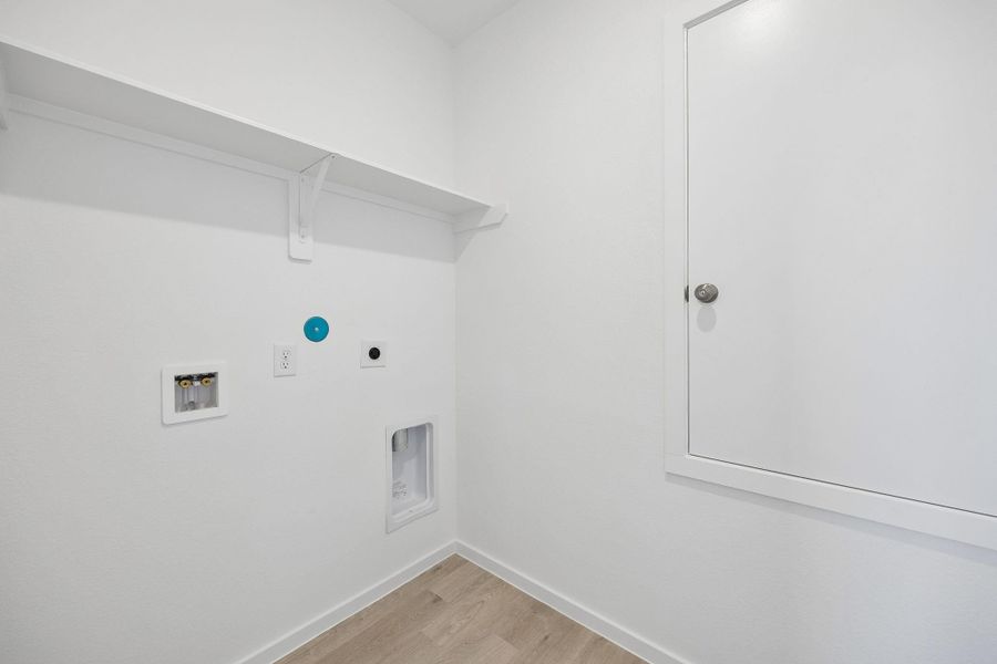 Spacious, unfurnished interior of a new home in Stokesbury, Waller (Image 17).