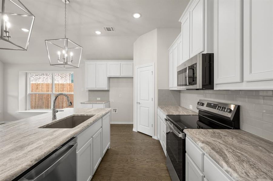 DFW-Summer Crest-Concept 1790-4553 Lyre Leaf Drive- Kitchen-Risewell Homes-3