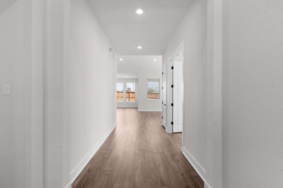 Spacious, unfurnished interior of a new home in Lariat, Liberty Hill (Image 18).