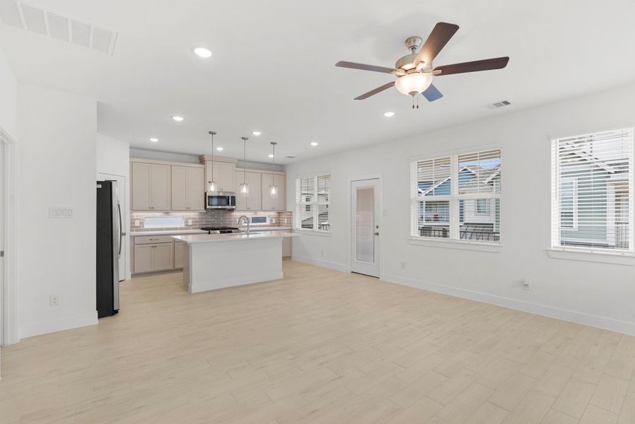 Spacious, unfurnished interior of a new home in Balmoral, Humble (Image 17).