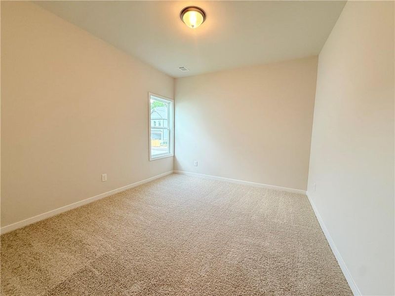 Spacious, unfurnished interior of a new home in Ponderosa Farms Reserve, Gainesville (Image 29).
