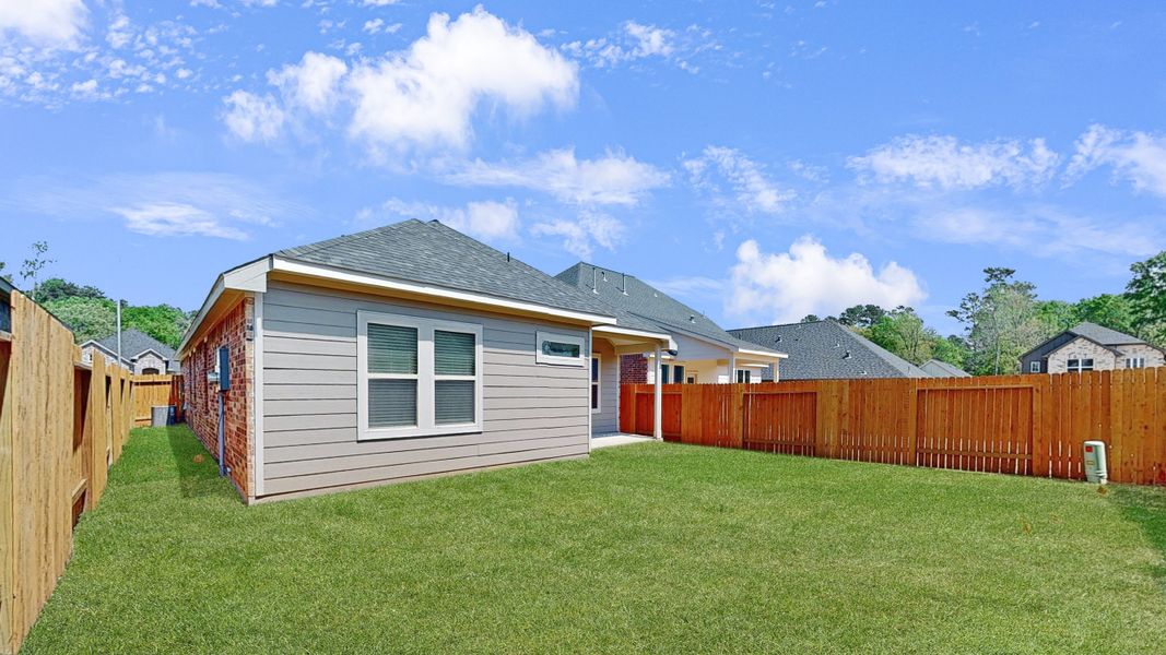 Representative exterior details of a home built from the Floor Plan 1605 by Colina Homes in River Ranch, Dayton (Image 23).