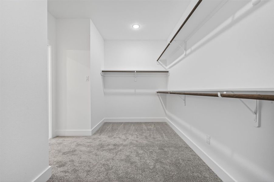 Spacious, unfurnished interior of a new home in , Houston (Image 27).