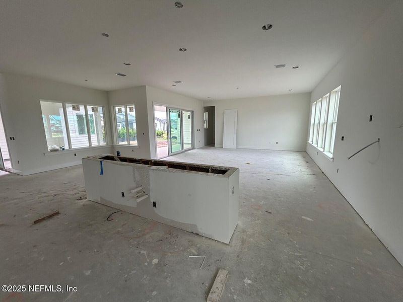 Spacious, unfurnished interior of a new home in Seven Pines, Jacksonville (Image 7).