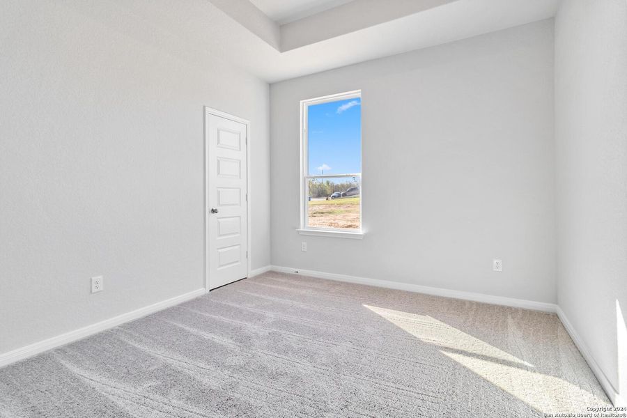 Spacious, unfurnished interior of a new home in Jordan's Ranch, San Antonio (Image 21).