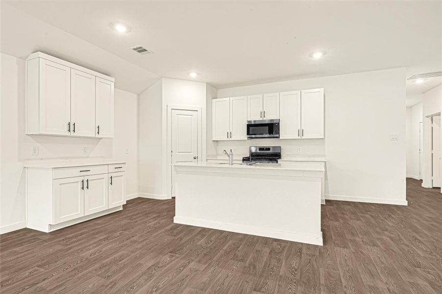 Furnished interior view inside a new home in Holly Ridge, Rosenberg (Image 5).