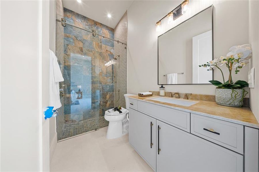 Furnished interior view inside a new home in , Orlando (Image 51).