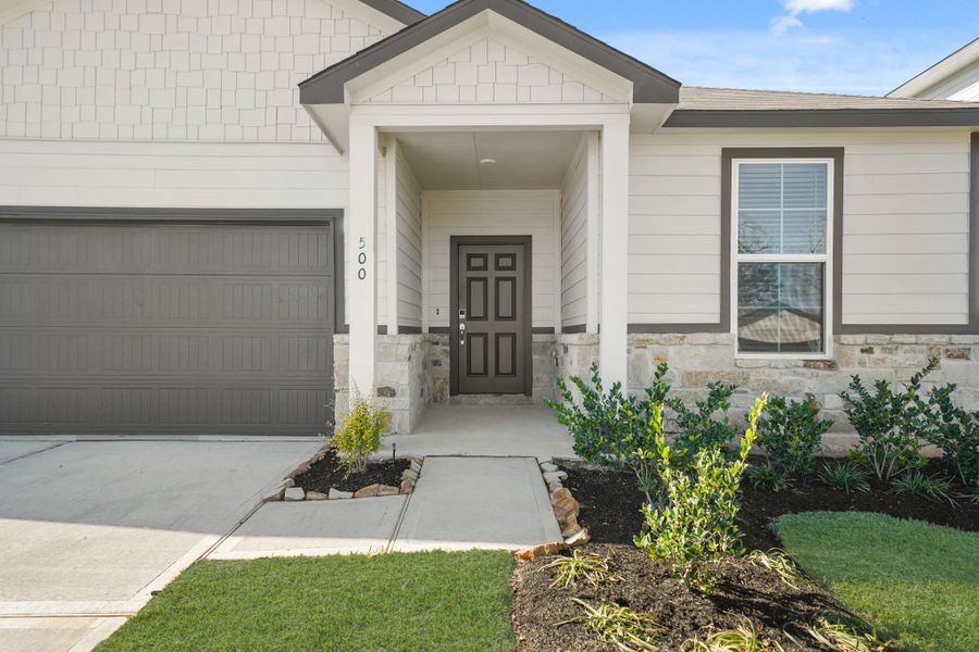 Exterior details and patio area of a home in Lakes at Crockett Martin, Conroe (Image 4).