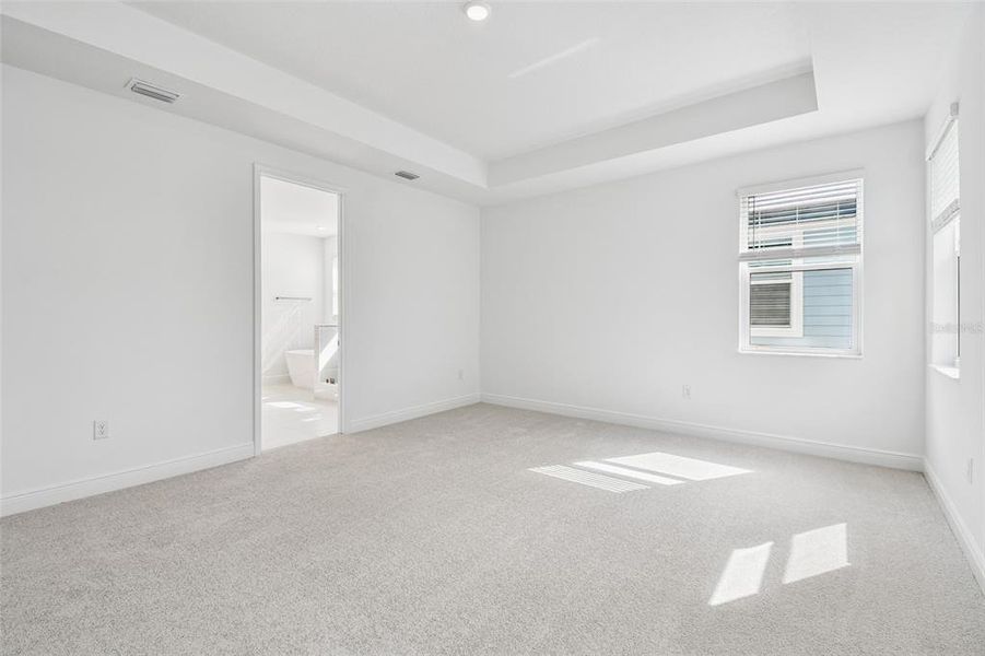 Spacious, unfurnished interior of a new home in Hawkstone, Sarasota (Image 13).