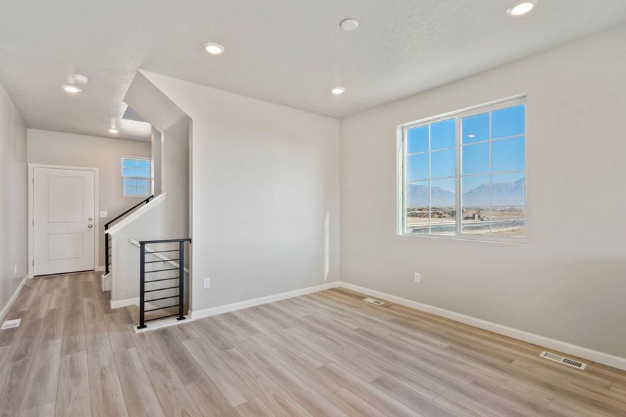 Spacious, unfurnished interior of a new home in Sky Ranch, Watkins (Image 19). Spacious, unfurnished interior of a new home in Sky Ranch, Watkins (Image 19).