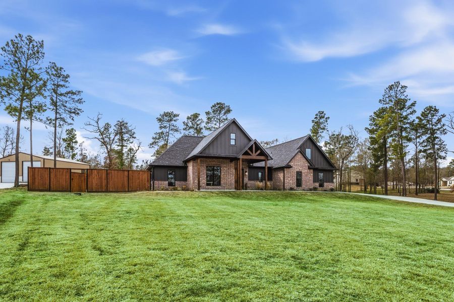 Exterior details and patio area of a home in , Huntsville (Image 33).