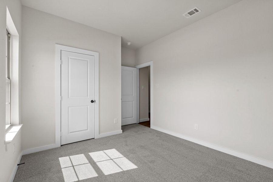 Representative unfurnished interior of a home built from the Essex by Cheldan Homes in Stoneview, Glen Rose (Image 25).