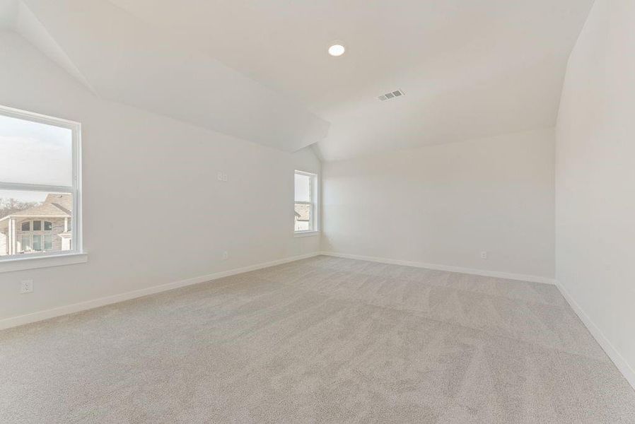 Spacious, unfurnished interior of a new home in Trails at Cottonwood Creek, Rowlett (Image 28).