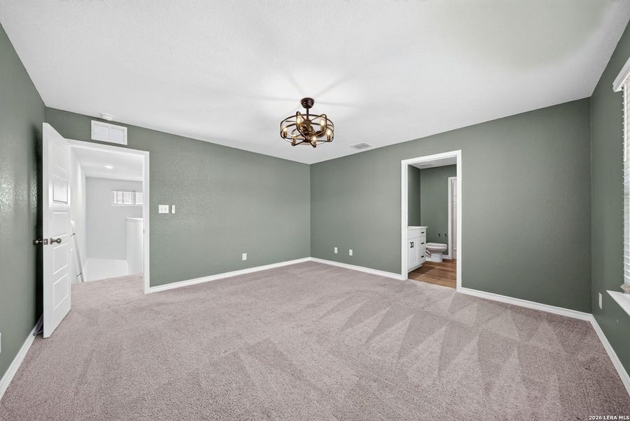 Spacious, unfurnished interior of a new home in Corley Farms, Boerne (Image 15).