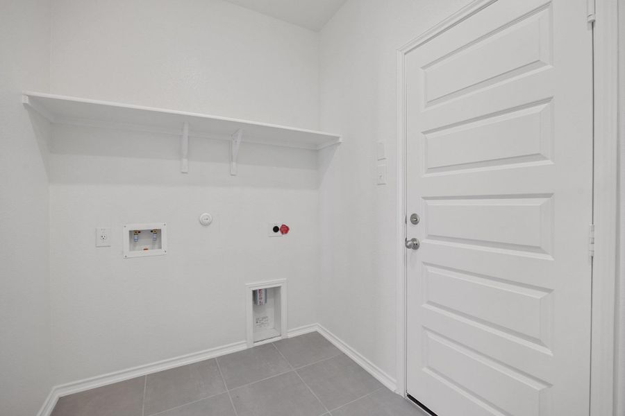 Spacious, unfurnished interior of a new home in Sonterra - Cool Water, Jarrell (Image 14).