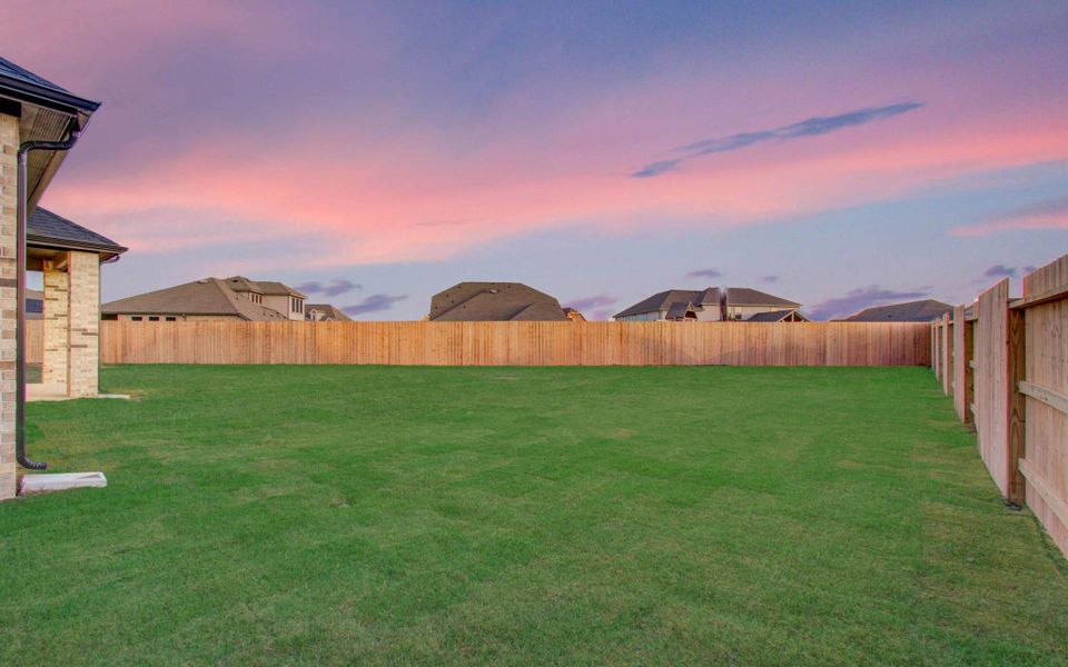 Exterior details and patio area of a home in Blue Heron, Mont Belvieu (Image 3).