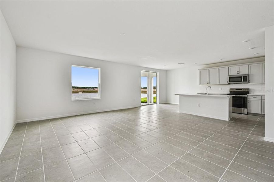 Spacious, unfurnished interior of a new home in Southpointe, Palmetto (Image 23).