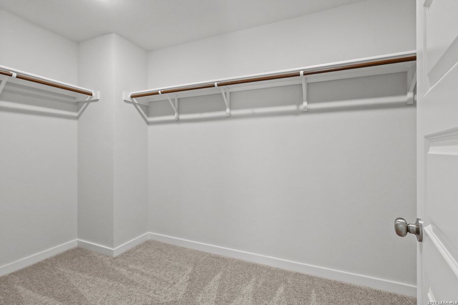 Spacious, unfurnished interior of a new home in Senna, Leon Valley (Image 27). Spacious, unfurnished interior of a new home in Senna, Leon Valley (Image 27).