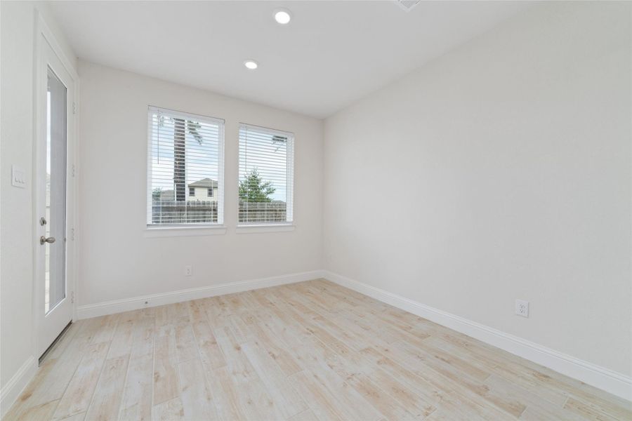 Spacious, unfurnished interior of a new home in , Tomball (Image 16). Spacious, unfurnished interior of a new home in , Tomball (Image 16).