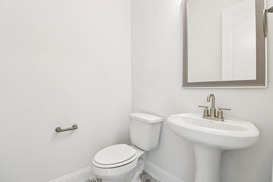 Furnished interior view inside a new home in Evergreen 60', Conroe (Image 12).