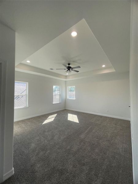 Spacious, unfurnished interior of a new home in , Anahuac (Image 8).