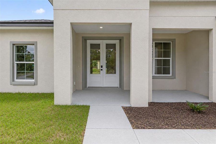 Exterior details and patio area of a home in , Citrus Springs (Image 18).