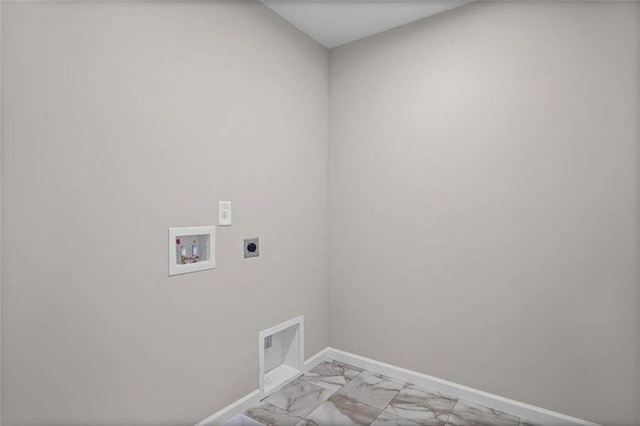 Spacious, unfurnished interior of a new home in Pickens Bluff, Dallas (Image 27).