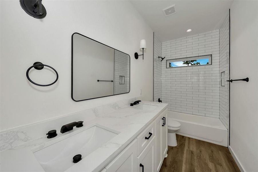 Furnished interior view inside a new home in , Denison (Image 12).