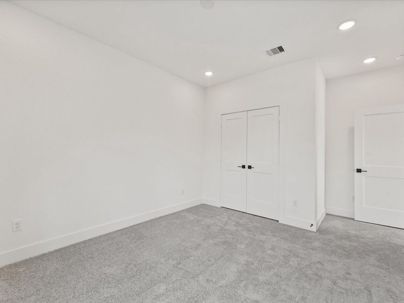 Spacious, unfurnished interior of a new home in , Houston (Image 21).