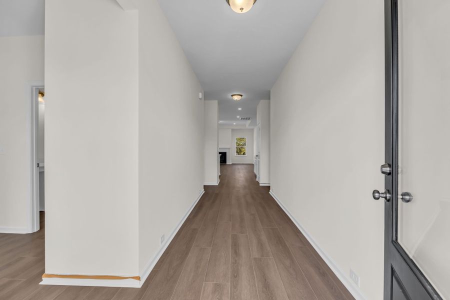 Spacious, unfurnished interior of a new home in Hampshire Hills, Columbia (Image 13).