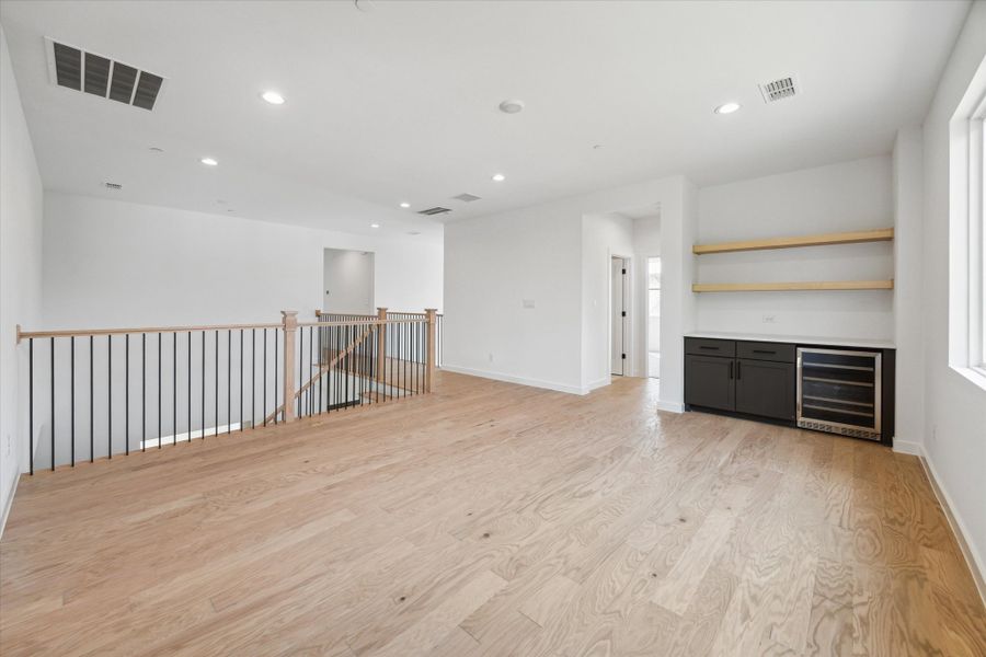 Spacious, unfurnished interior of a new home in , Bellaire (Image 16).