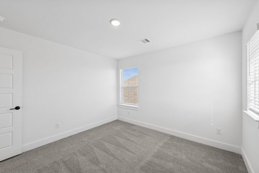 Spacious, unfurnished interior of a new home in Lago Mar, Santa Fe (Image 36).