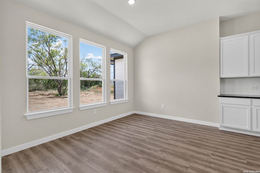 Spacious, unfurnished interior of a new home in Jordan's Ranch, San Antonio (Image 24).
