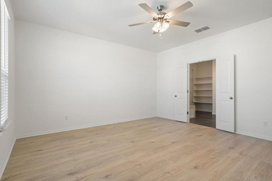 Spacious, unfurnished interior of a new home in Sage Hollow, Kyle (Image 17).