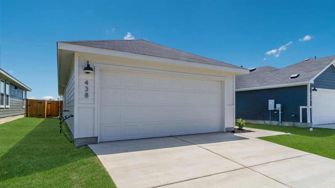 Exterior details and patio area of a home in Wayside, Uhland (Image 3).