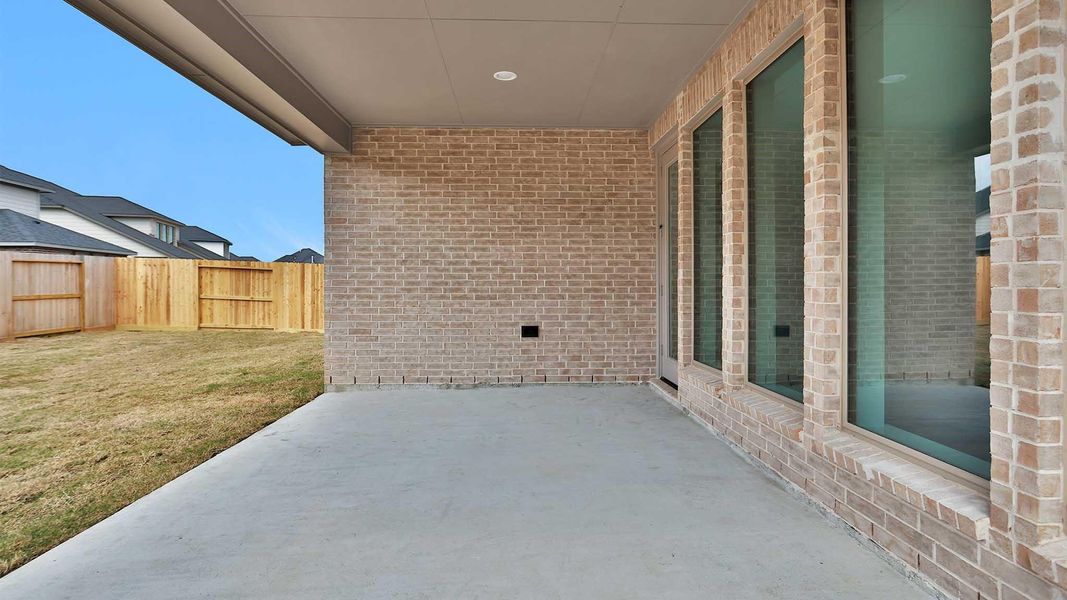 Exterior details and patio area of a home in Cross Creek West, Fulshear (Image 4).